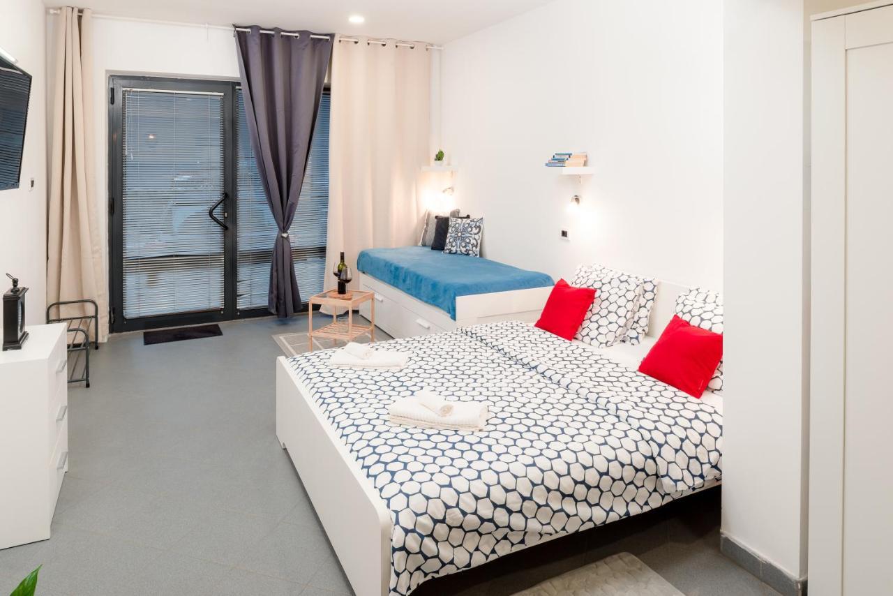 Studio apartment Sesula Spalato Esterno foto